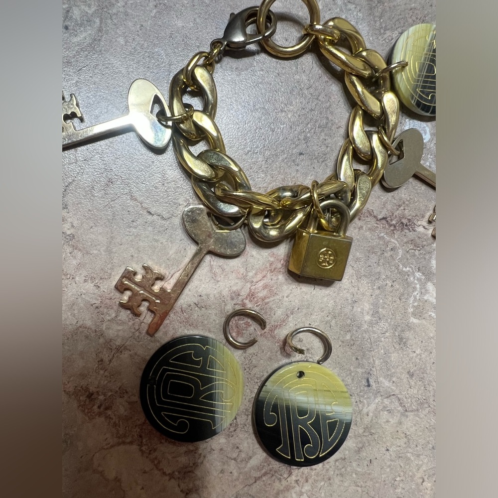 Tory Burch Luggage Tag Charm Bracelet - Picture 2 of 4